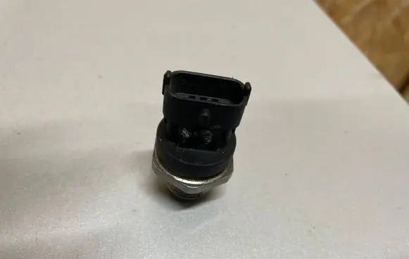 Fuel pressure sensor