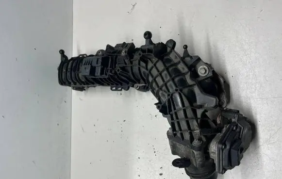 BMW 5 F10 F11 Intake manifold 7823039 10070119391