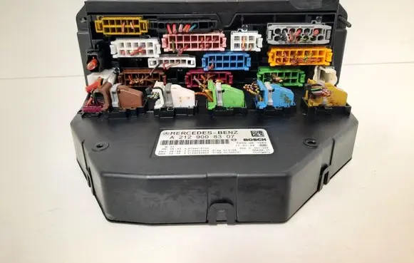 Mercedes-Benz E W212 Fuse module A2129008307 2C1101140440 A2129016100