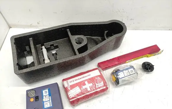 Opel Insignia A Tool set 13313648 329755060