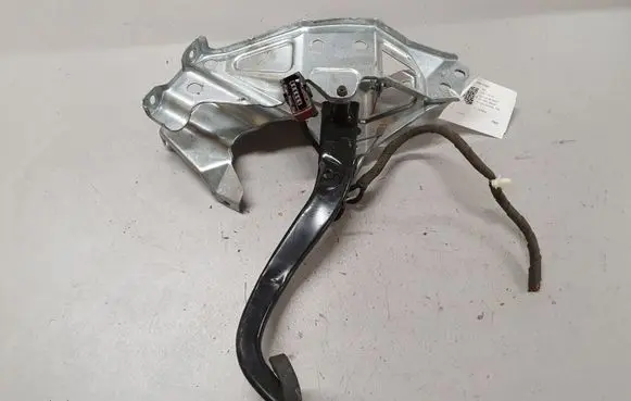 Opel Astra H Brake pedal