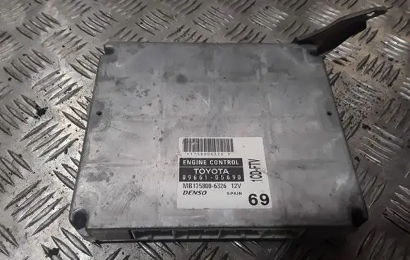 Toyota Avensis T250 Engine control unit/module 8966105690