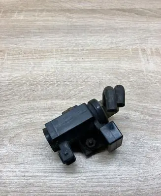 Opel Astra H Vacuum valve 55563534 70142001