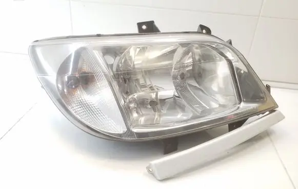 Mercedes-Benz Sprinter W901 W902 W903 W904 Headlight/headlamp A9018202561