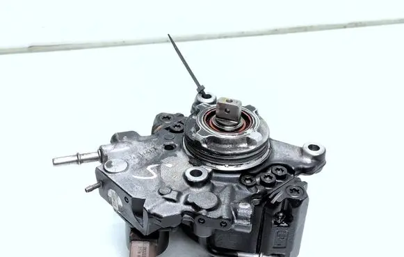 Chevrolet Captiva Fuel injection high pressure pump 28233374 0858221