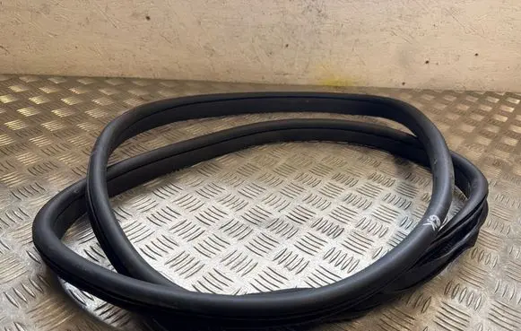 Mercedes-Benz E W213 Rubber seal rear door 