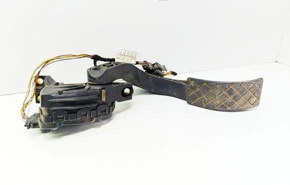 Audi A4 S4 B5 8D Accelerator throttle pedal 8D1721523
