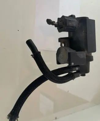 Toyota Corolla Verso AR10 Vacuum valve 258190R011 70051308