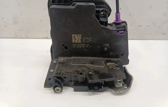 Opel Insignia B Front door lock C3039080