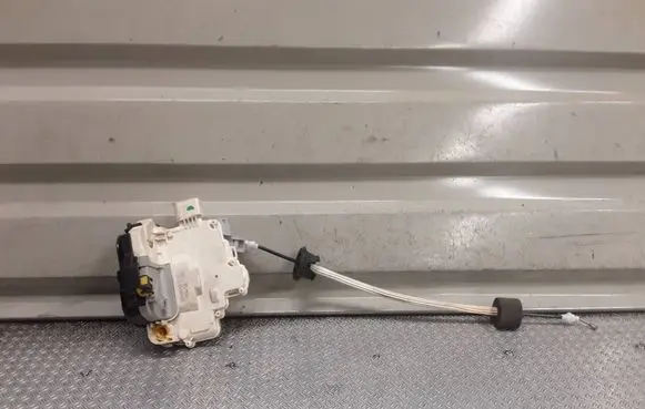 Audi A6 S6 C6 4F Front door lock 4F1837015E