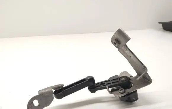 Volvo V60 Rear air suspension level height sensor 32381794