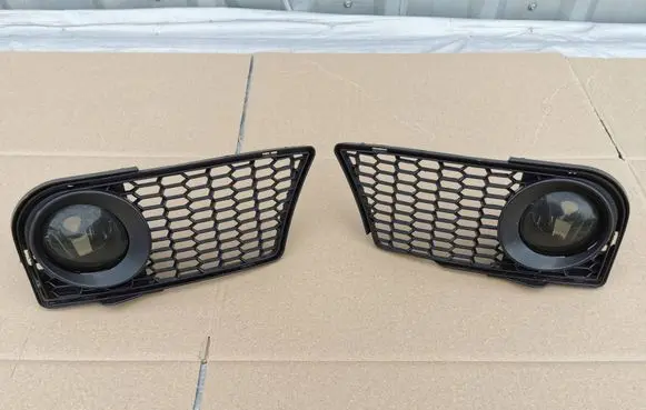 BMW M5 Front bumper lower grill BMW-M5-F10-KRATKI