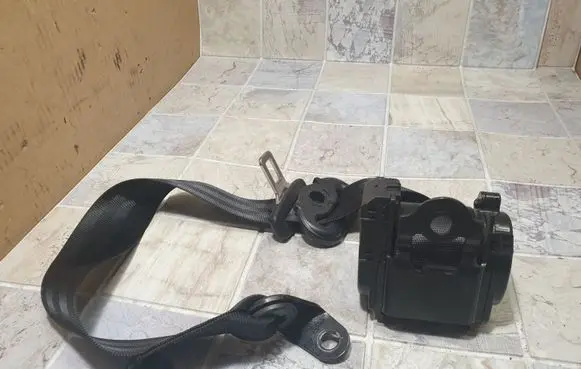 Volkswagen Fox Rear seatbelt 129956