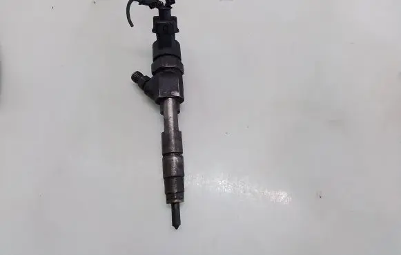 Renault Laguna II Fuel injector 7700111014