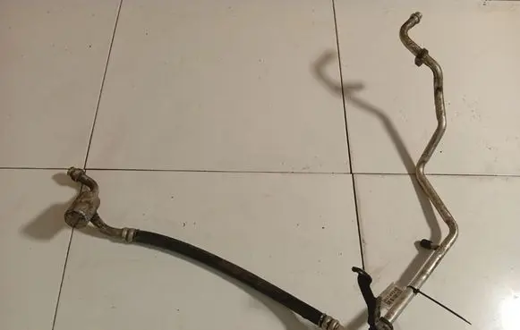 Nissan Qashqai Air conditioning (A/C) pipe/hose