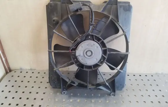 Honda CR-V Radiator cooling fan shroud 1680009710