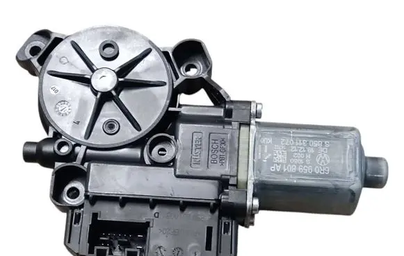 Volkswagen Beetle A5 Front door window regulator motor 6R0959801AP S850311072 0130822453