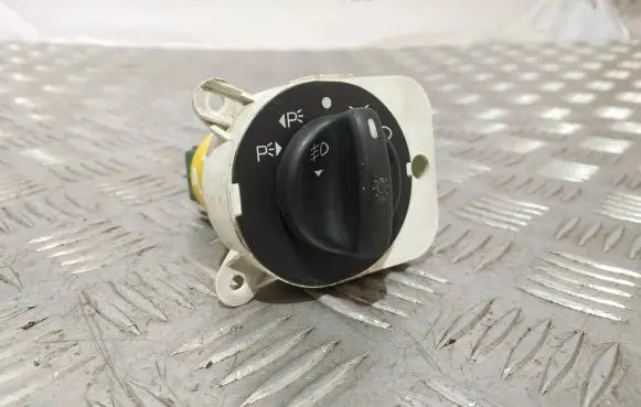 Ford Mondeo MK II Light switch 96BB13K196CB