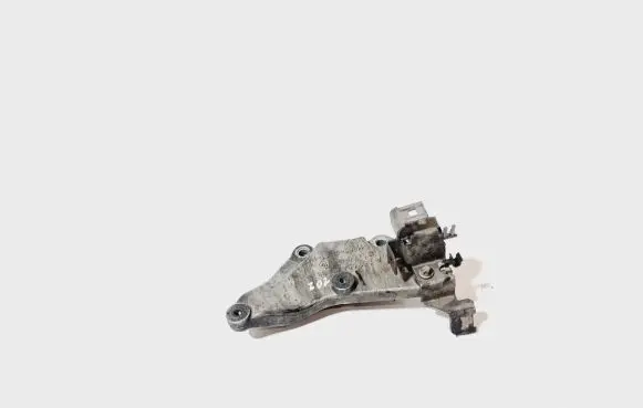 Mercedes-Benz C W204 Engine mounting bracket A6510940039