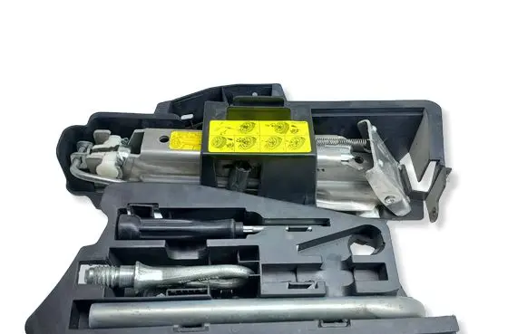 Audi A6 S6 C6 4F Lift Jack 4F5012111A