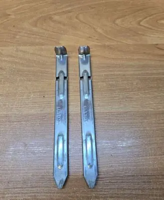 Headlight/headlamp mounting bracket