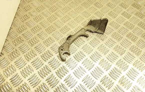 Mercedes-Benz E W212 Air filter cleaner box bracket assembly A6510940127