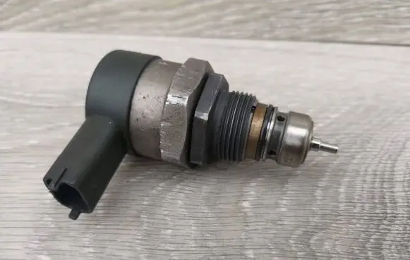 Fuel pressure sensor