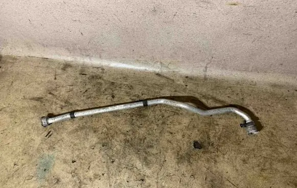 Engine coolant pipe/hose