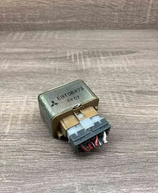 Mitsubishi Carisma Other control units/modules E8T08473 5Y07