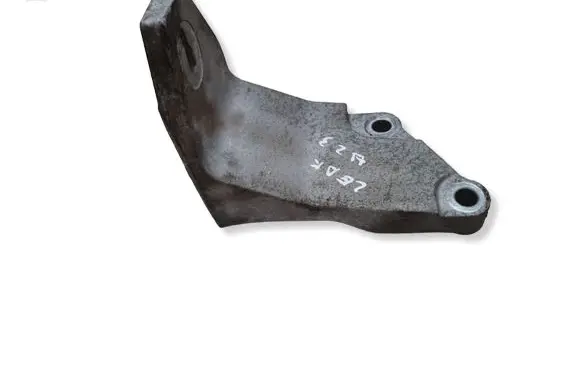 Nissan Leaf II (ZE1) Engine mounting bracket 