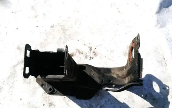 Mercedes-Benz C W203 Front bumper mounting bracket