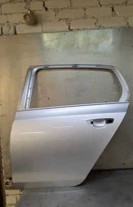 Volkswagen Golf VI Rear door