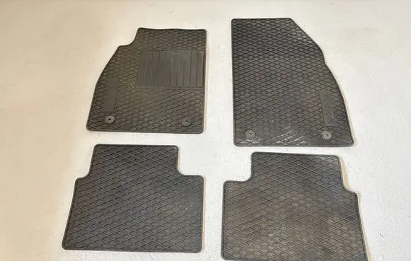 Opel Insignia A Car floor mat set 32026157 32026162 32026158
