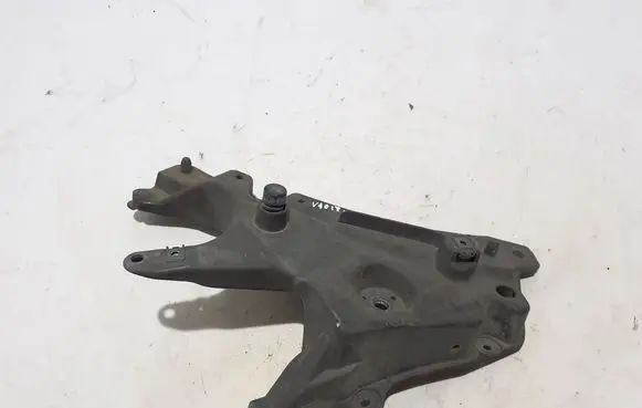 Volvo S90, V90 Fender mounting bracket 31378984