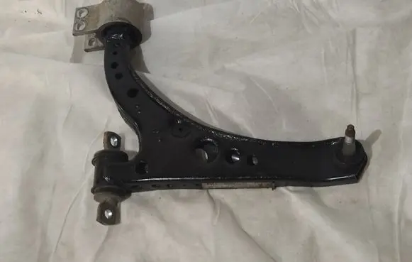 Chevrolet Cruze II Front lower control arm/wishbone 39001025 141639001025