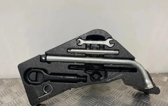 Audi Q7 4L Tool set 4L0012113E