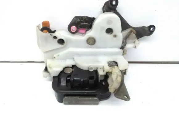 Subaru Impreza I Rear door lock