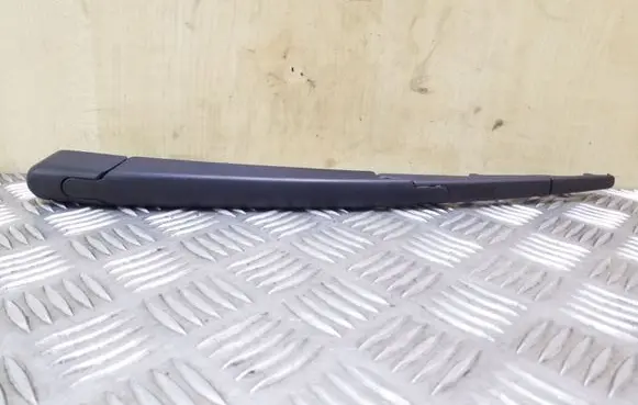 Rear wiper blade arm