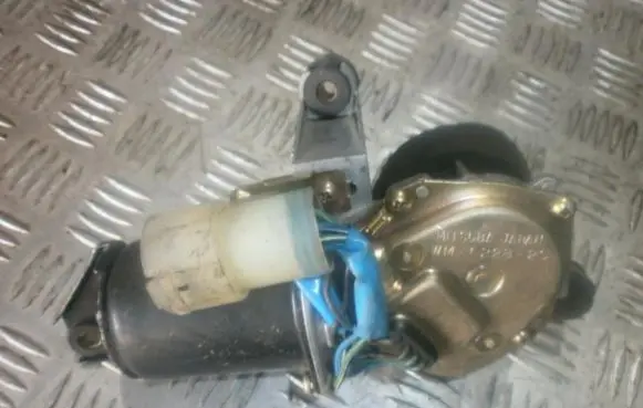 Subaru Impreza I Wiper motor wm62282s