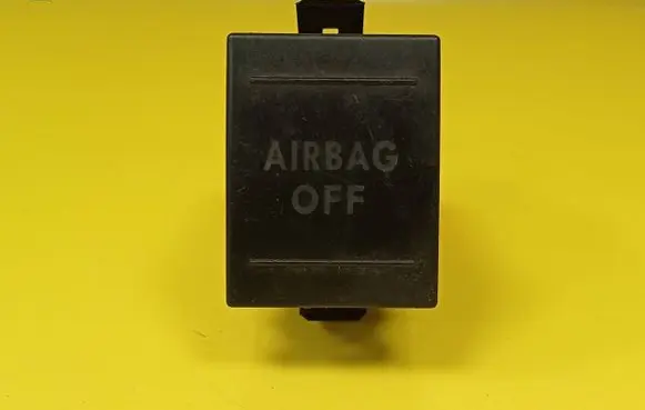 Passenger airbag on/off switch