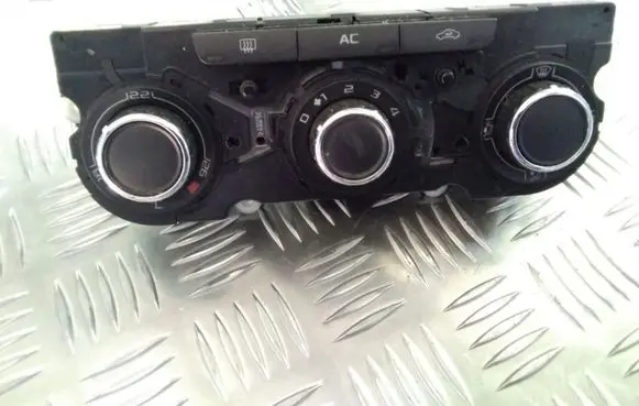 Skoda Octavia Mk2 (1Z) Climate control unit 3T0820047H 5HB00975220
