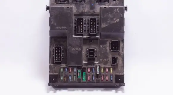 Peugeot 307 Fuse module 9651197580