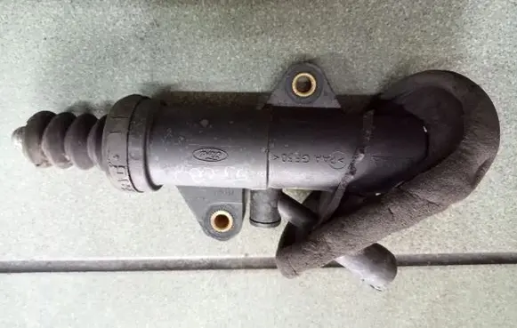 Clutch slave cylinder