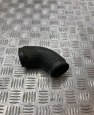 Volkswagen PASSAT B6 Intercooler hose/pipe 