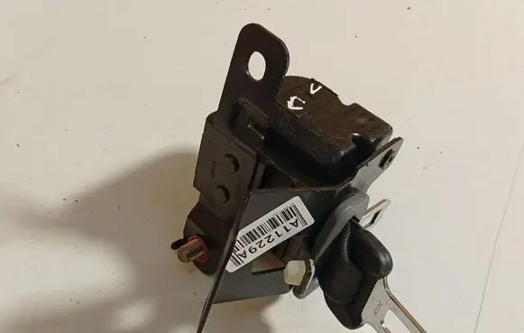 KIA Sorento Middle seatbelt (rear) CUJ091204