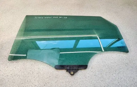 Rear door window glass