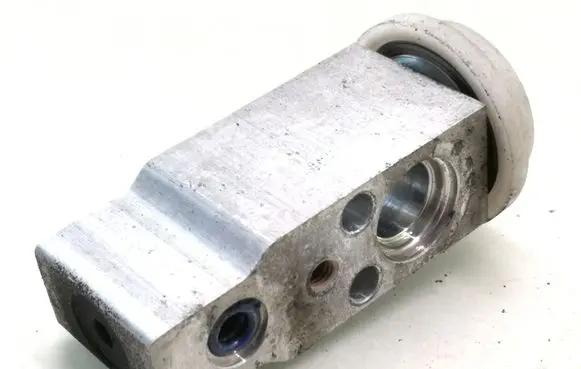 KIA Sorento Air conditioning (A/C) expansion valve 