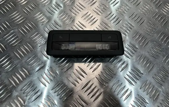 Mazda 3 Headlining lighting console trim B0J967UU0-C