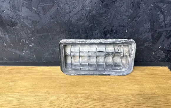Volkswagen Golf V Quarter panel pressure vent 3C0819465
