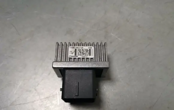 Renault Captur Coolant fan relay 110678071R